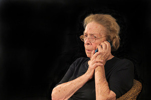 Bei der Abzocke mit Telefon 3000 wurden Senioren in Angst un Schrecken versetzt. BIld:  Kenneth Sponsler/fotolia.com