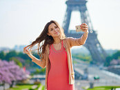 Erst das Selfie, dann die Abmahnung: BEstimmte BIlder könnten bald teuer werden - das Europäische Parlament arbeitet an einer Abschaffung der Panoramafreiheit. BIld: Ekaterina Pokrovsky/fotolia.com